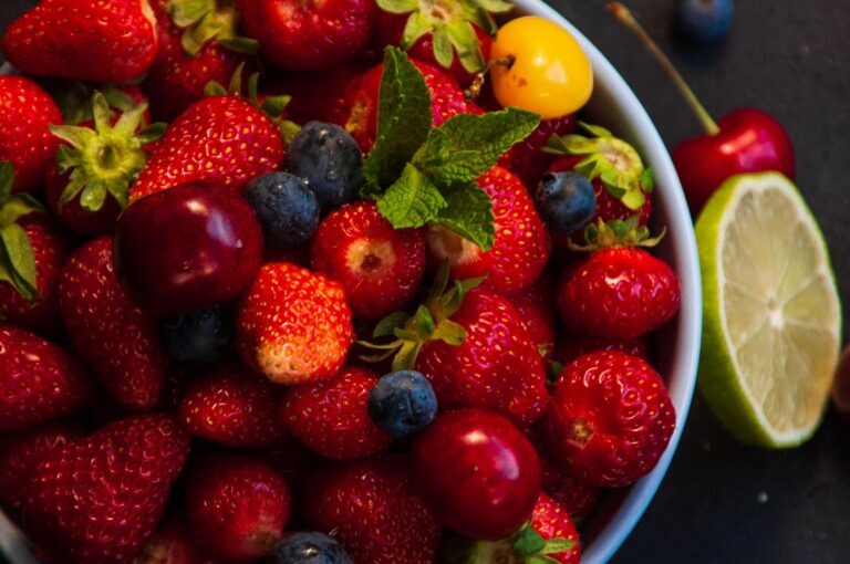Bol de fruits d'été frais