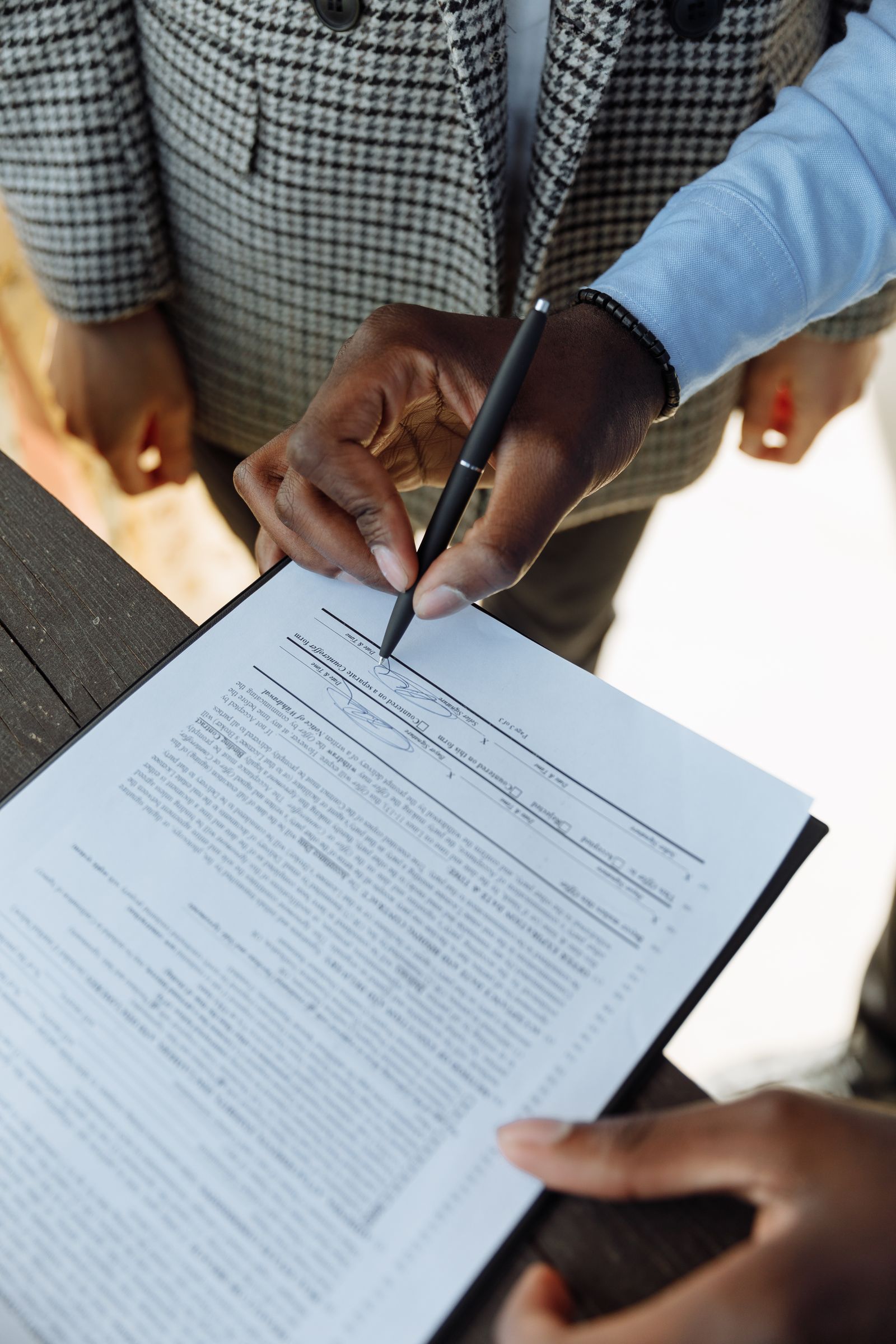 Signature d'un document officiel