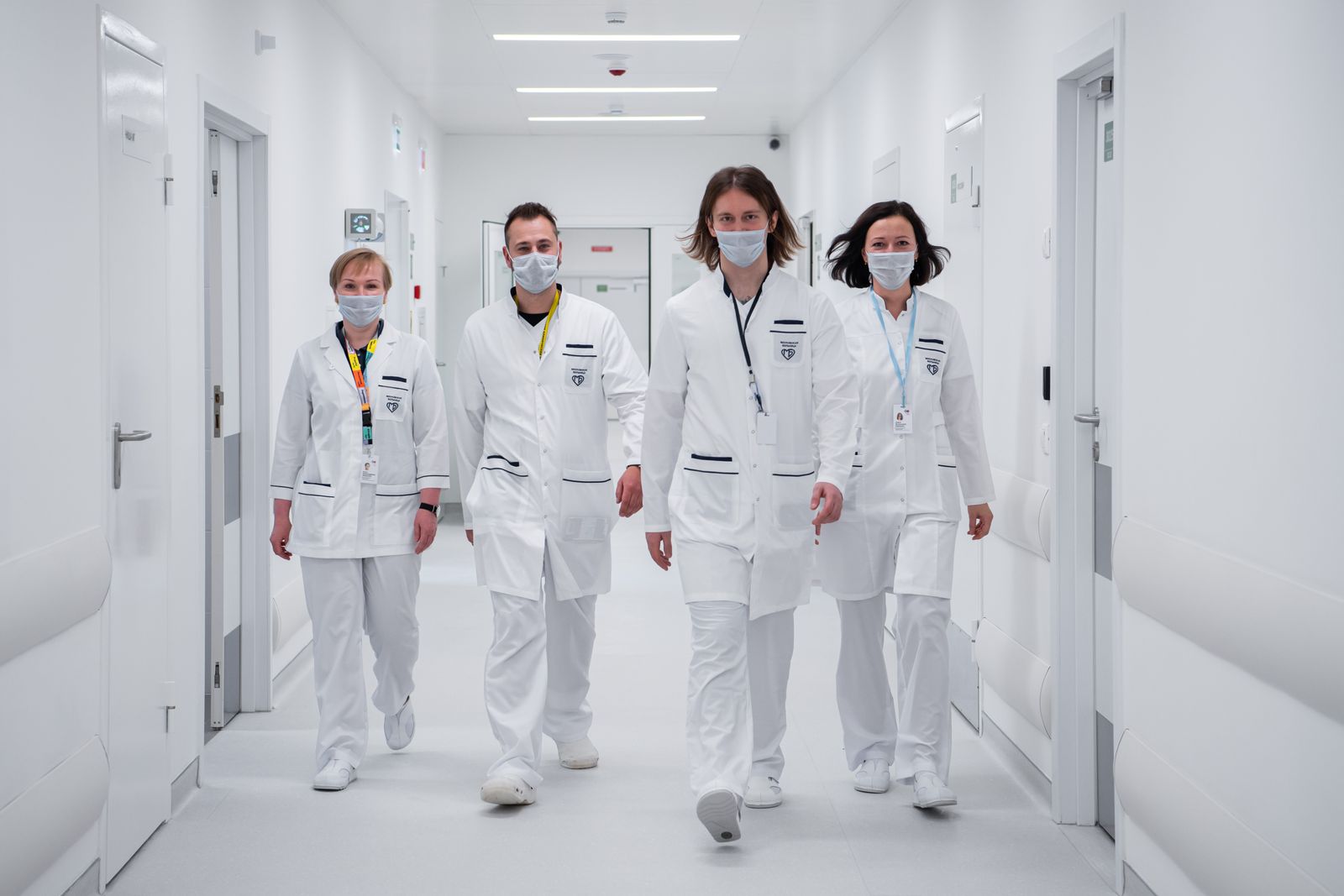 Couloir d'hôpital lumineux