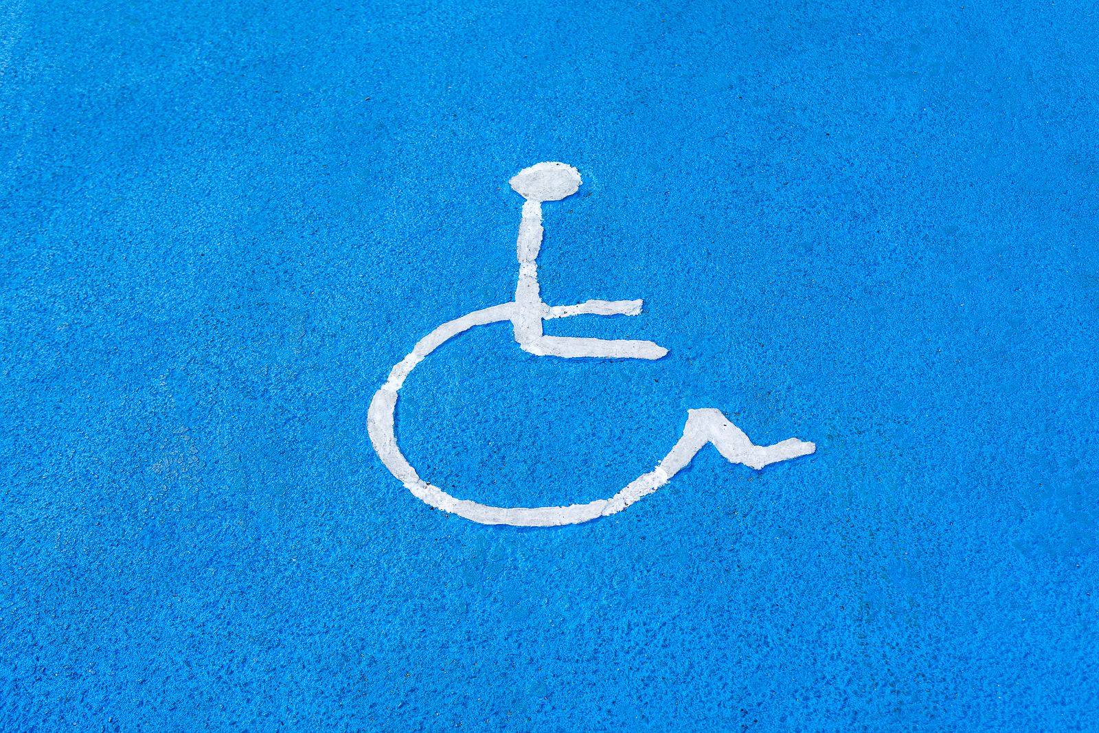 Panneau de stationnement réservé aux personnes handicapées